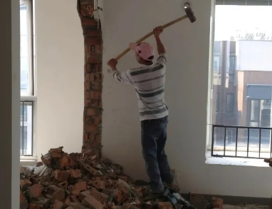 拆除砸墙